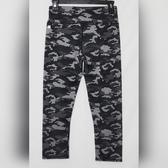 Fabletics Define PowerHold Midrise Capri Leggings Size Small - Picture 5 of 6